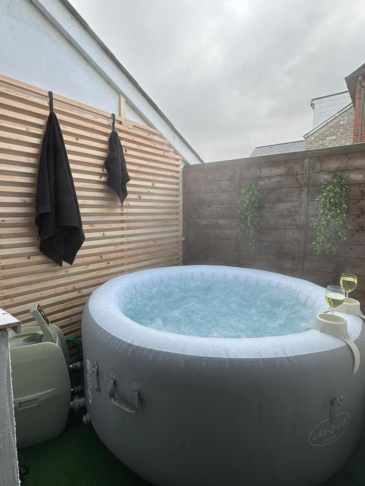 2 Bedroom Flat With Hot Tub Cardiff Exterior foto